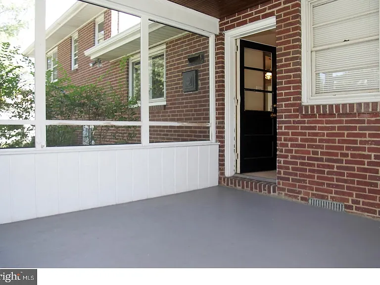 17 Wayne Dr — Photo 5