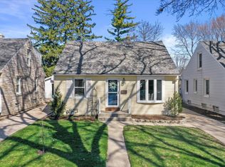 5138 N Bay Ridge Ave, Whitefish Bay, WI 53217