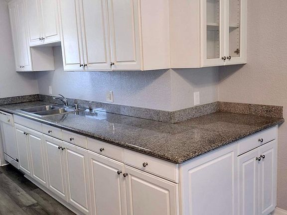 4th image of 1124 Molino Ave APT 8