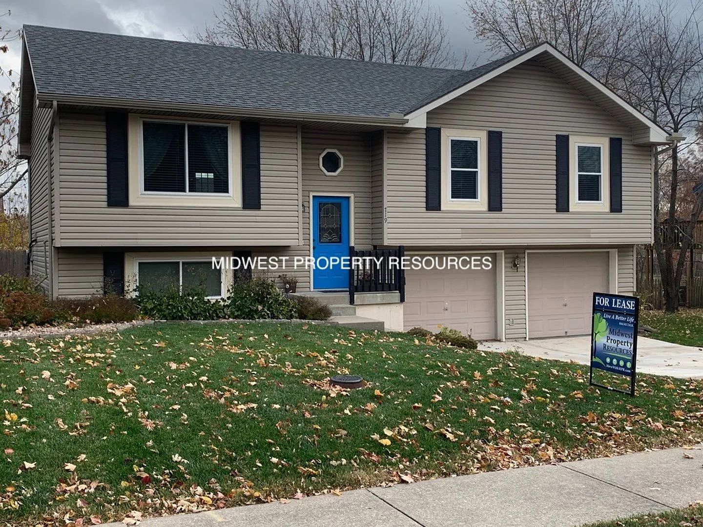 Beautiful 3 Bedroom Home in Raymore — Photo 2