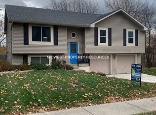 719 S Park Dr, Raymore, MO 64083