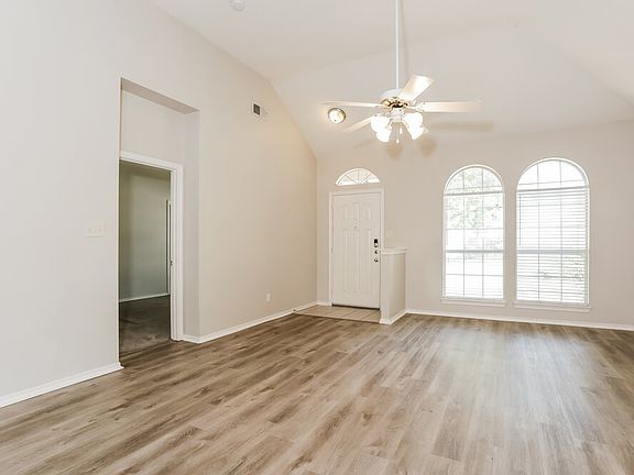 4th image of 1406 Stella Dr