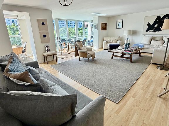 2nd image of 607 Ocean Dr APT 4K