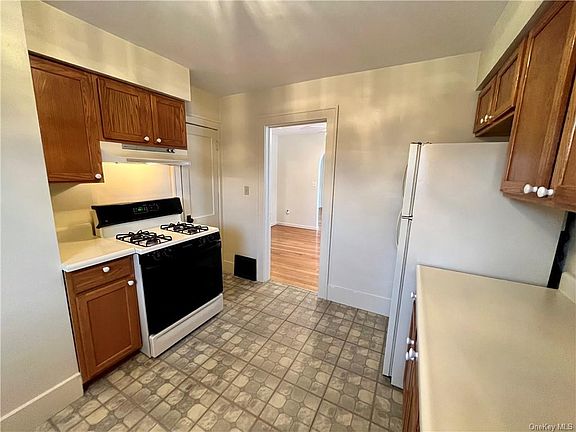 4th image of 28 West St