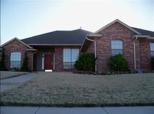 500 Madeline Ln, Moore, OK 73160