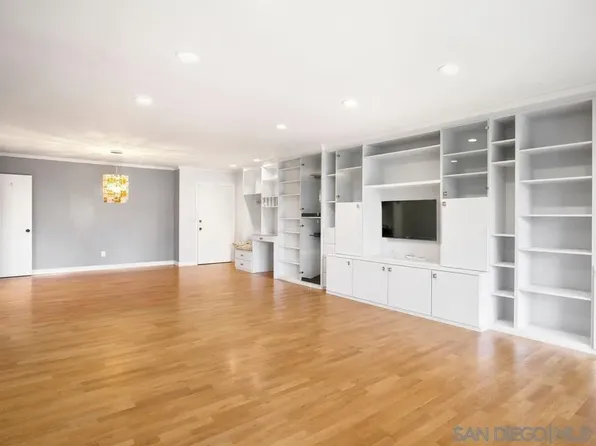 4900 Rosehedge Dr APT 210, La Mesa, CA 91942