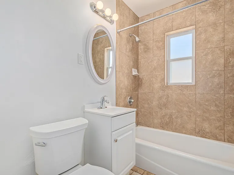1019 S Una Ave — Photo 8