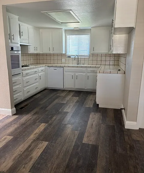 2209 E Palo Alto Ave — Photo 6