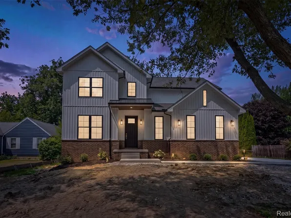 2065 Richwood Rd, Auburn Hills, MI 48326