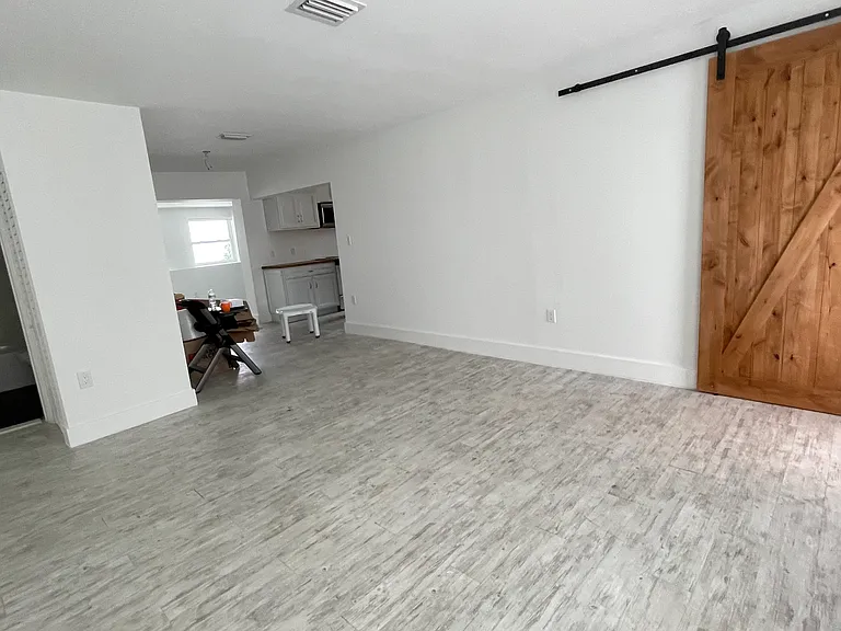 35 SW 6th St #1 — Photo 22