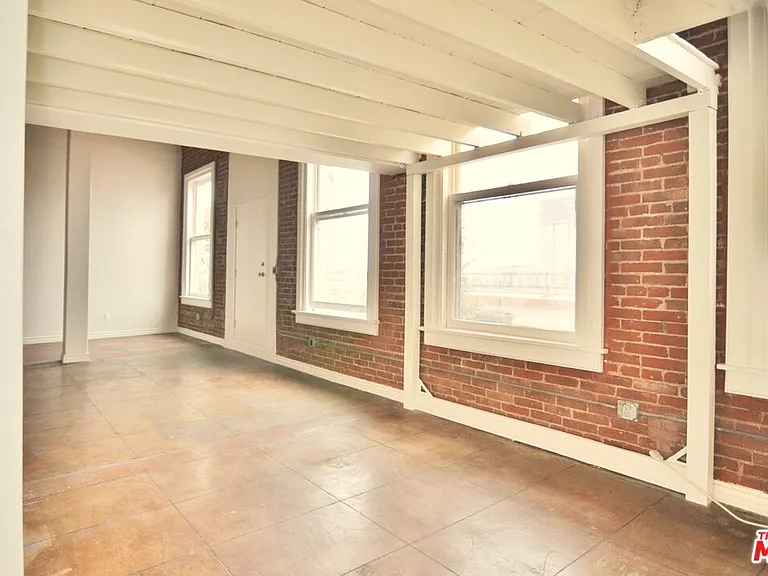 215 W 7th St #1404 — Photo 3