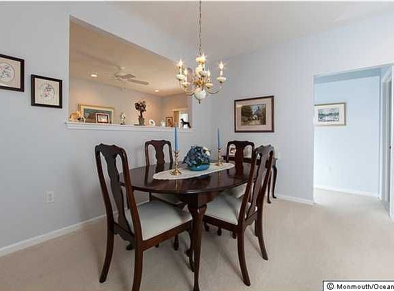 4th image of 27 Deerchase Ln