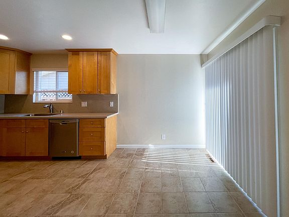 5th image of 732 Golden Oak Ct