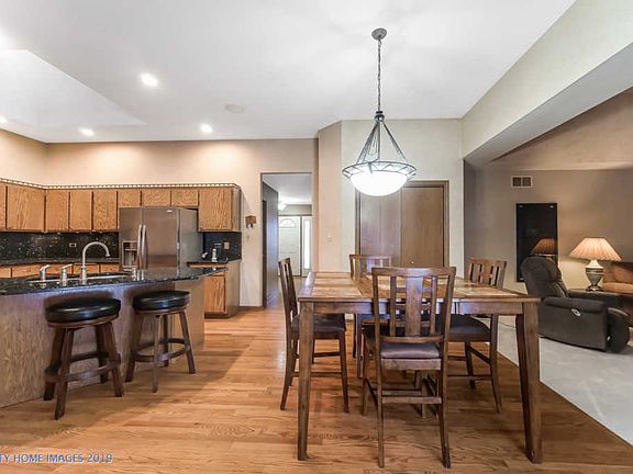 3rd image of 8106 Edgebrook Ln