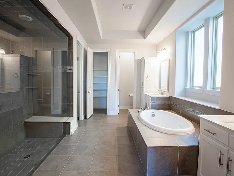7600 Clear Rapids Dr — Photo 11