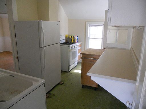 3rd image of 435 Harlan Ave NE #2