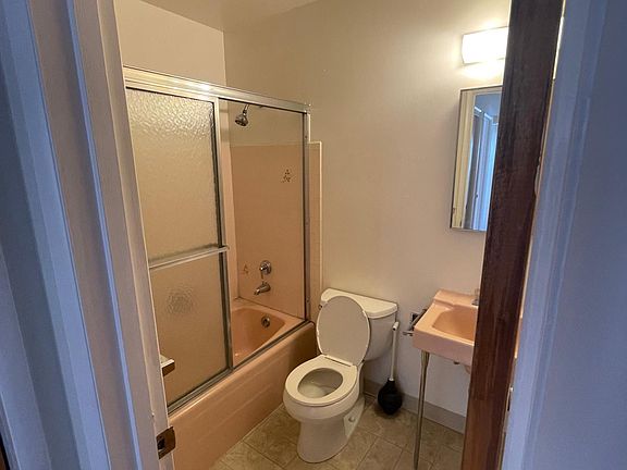 4th image of 624 C St