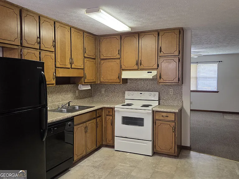 8437 Pineland Dr — Photo 9