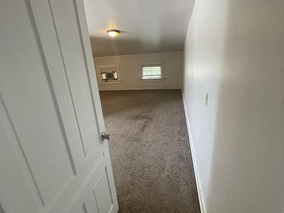 3rd floor bedroom 6 with 1/2 bath