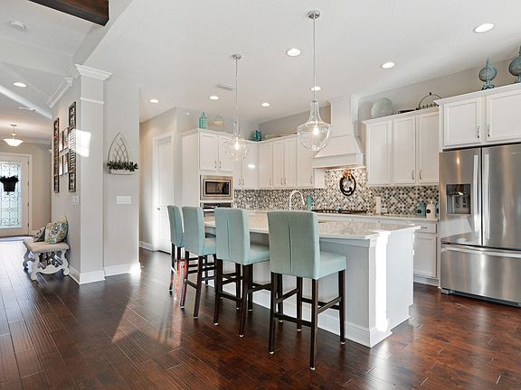 GORGEOUS MODEL PERFECT