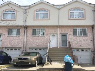 28 Deirdre Ct, Staten Island, NY 10304