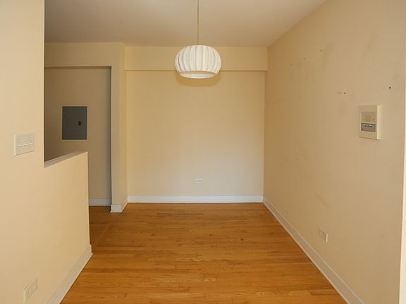 3rd image of 625 W Wrightwood Ave #815