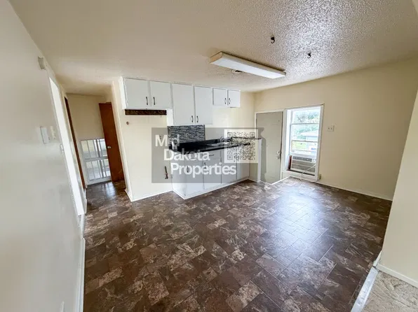 400 E 12th, 400 E 12th Ave #2, Mitchell, SD 57301