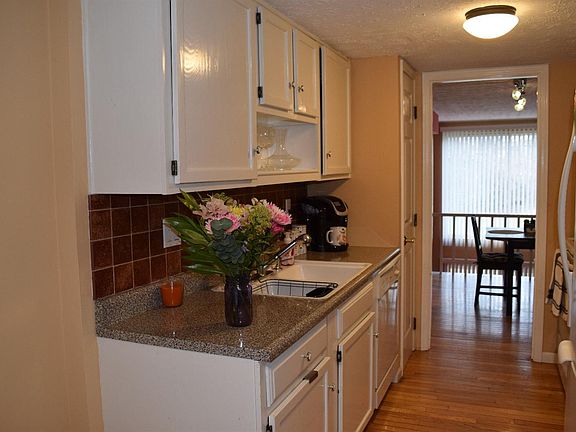 3rd image of 10835 Lakehurst Ct