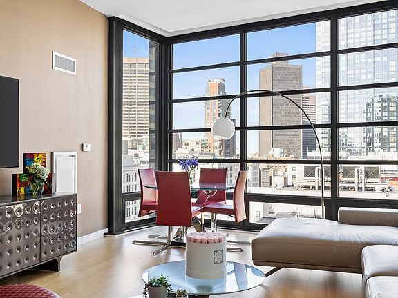 4th image of 580 Washington St #Penthouse 05