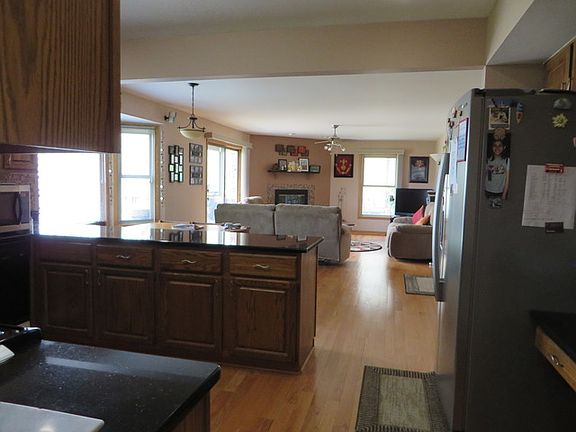 4th image of 1120 Warwick Cir N