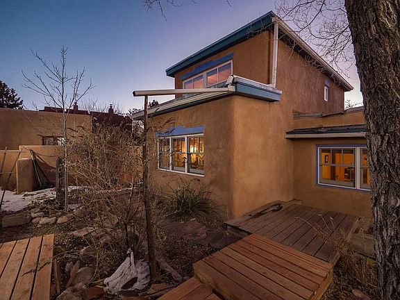 2nd image of 604 1/2 Galisteo St