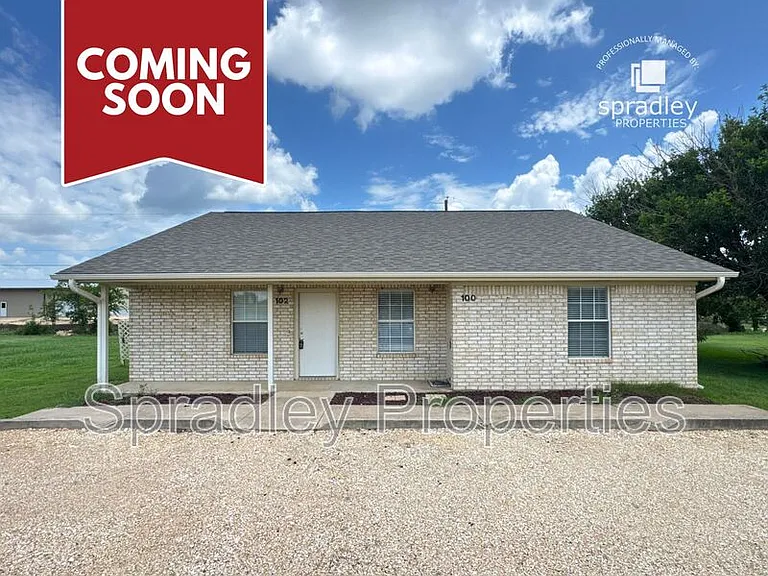102 Lacey Lou Ln — Photo 1