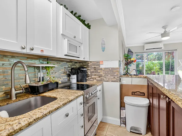 3207 Marine Dr #D — Photo 10
