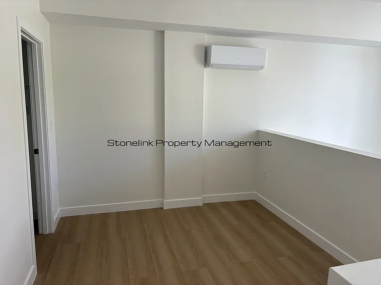 265 Manton Ave — Photo 6