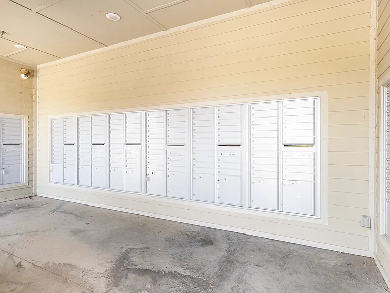 Hawks Landing Apartments — Photo 41