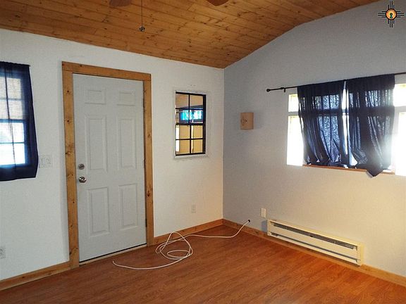 5th image of 2106 Montezuma Ave