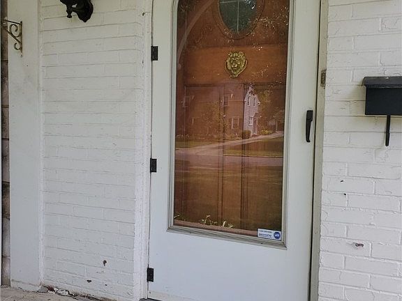 2nd image of 317 Kenilworth Dr