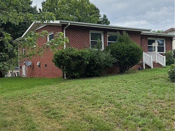 2nd image of 1906 Finley St