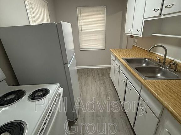 3rd image of 218 SE Pinecrest Dr