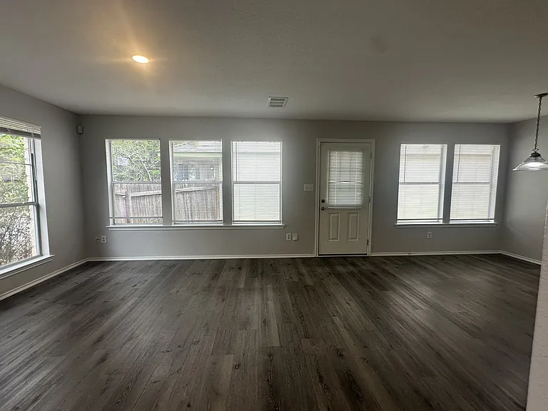 4519 Felicity Ln — Photo 4