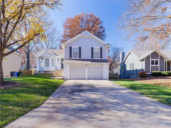 12512 S Brougham Dr, Olathe, KS 66062