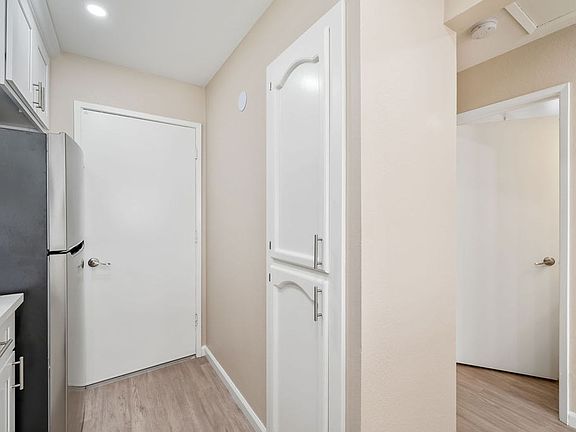 5th image of 251 S 16th St #30
