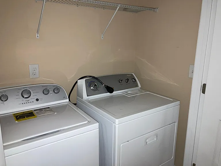washer/dryer included