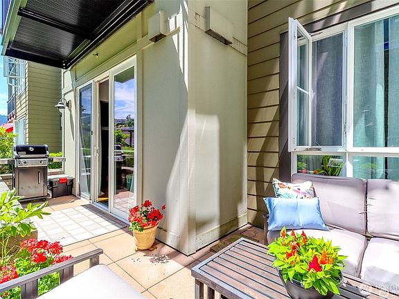 4th image of 1840 25th Avenue NE #204