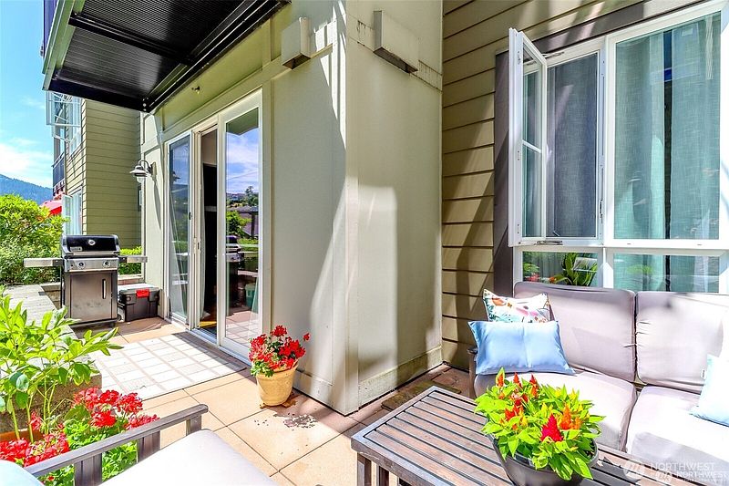 4th image of 1840 25th Avenue NE #204