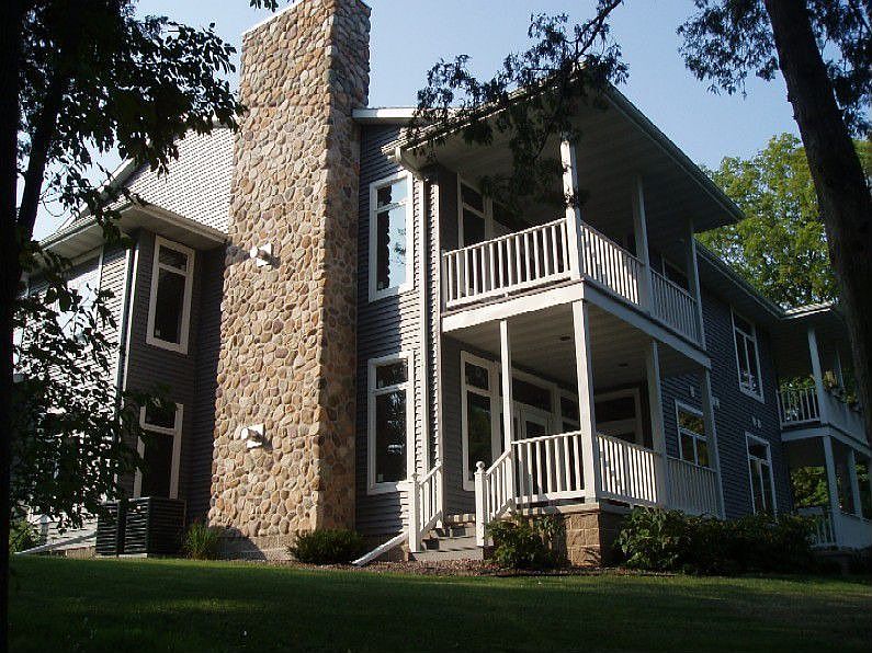 Edgewater Bluff Villas