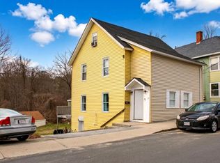 17 Moon St, Southbridge, MA 01550