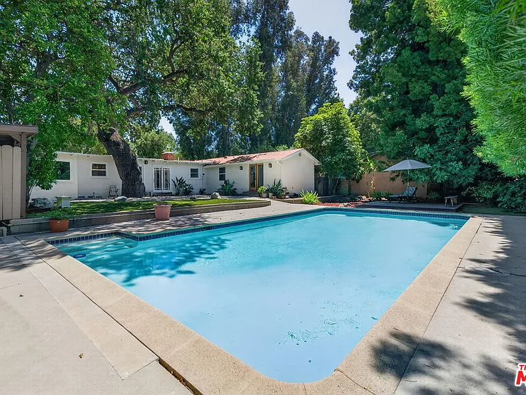 21309 Ibanez Ave — Photo 2