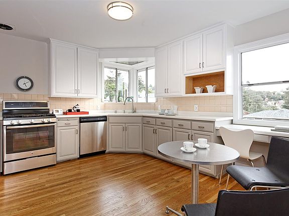 5th image of 374 Ocean View Ave