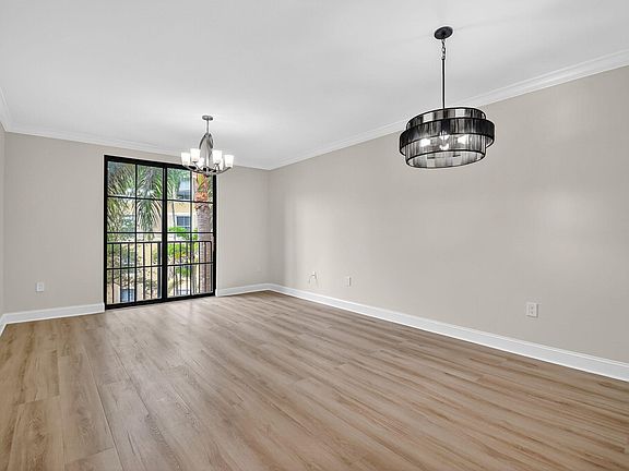 5th image of 630 Sapodilla Ave APT 412